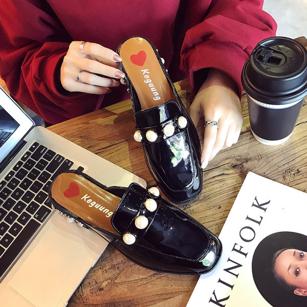 Papuci casual cu model rotunjit de perle