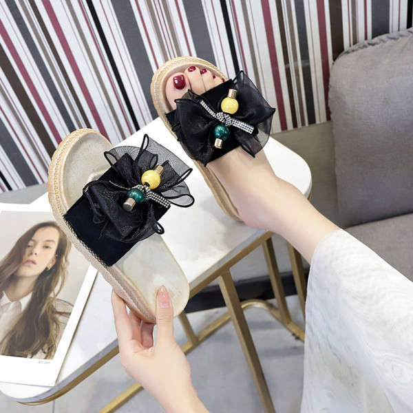 Moderne ženske papuče sa 3D elementom