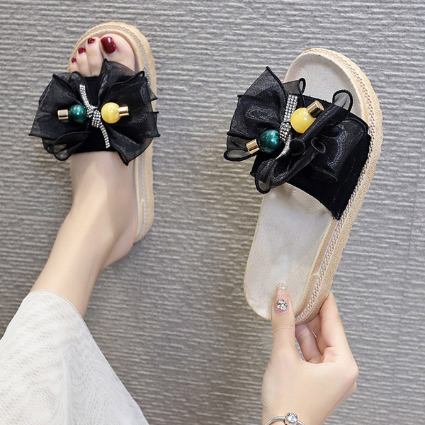 Moderne ženske papuče sa 3D elementom