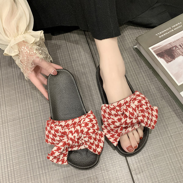 Model nou de papuci de dama cu panglica