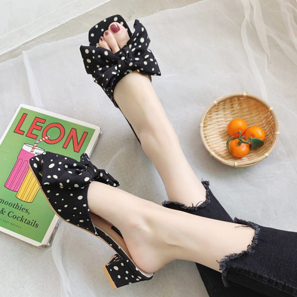 Model nou de papuci de dama cu panglica alb-negru, potriviti pentru vara