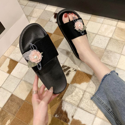 Γυναικείες casual παντόφλες με τρισδιάστατο στοιχείο