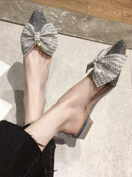 Elegantne papuče s trakom i sjajnim efektom