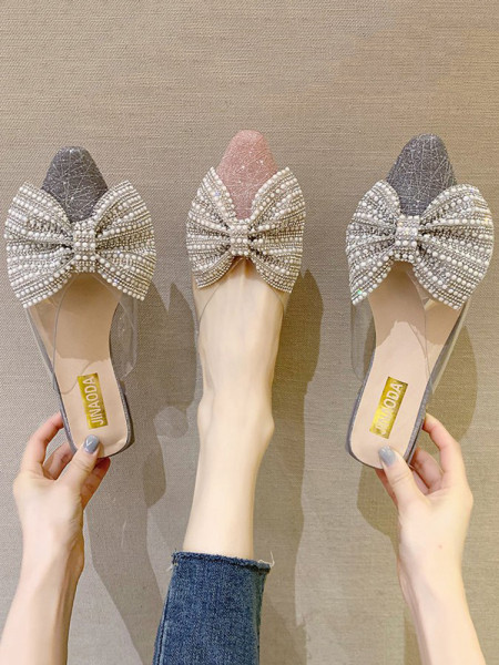 Elegantne papuče s trakom i sjajnim efektom