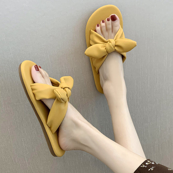 Trijų spalvų moteriškos šlepetės su kaspinu ir lygiu padu