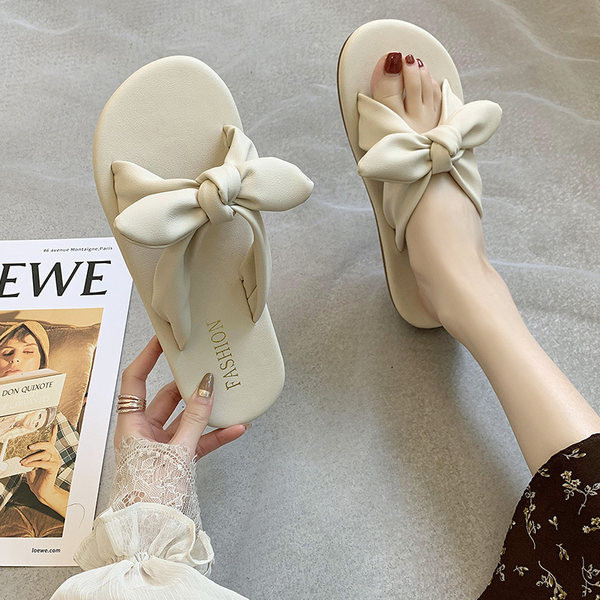 Trijų spalvų moteriškos šlepetės su kaspinu ir lygiu padu