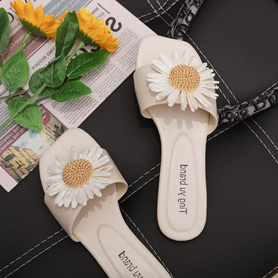Παντόφλες μοντέρνες γυναικείες με 3D μαργαρίτα και επίπεδη σόλα