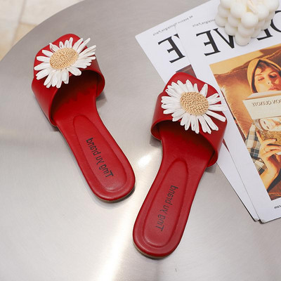 Παντόφλες μοντέρνες γυναικείες με 3D μαργαρίτα και επίπεδη σόλα