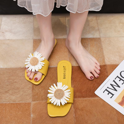 Παντόφλες μοντέρνες γυναικείες με 3D μαργαρίτα και επίπεδη σόλα