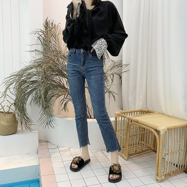 Moderne ženske papuče s ravnim potplatom - primjerene za ljeto