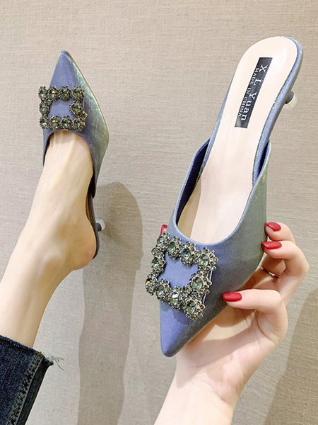 Elegantne satenske papuče s kopčom i niskom petom