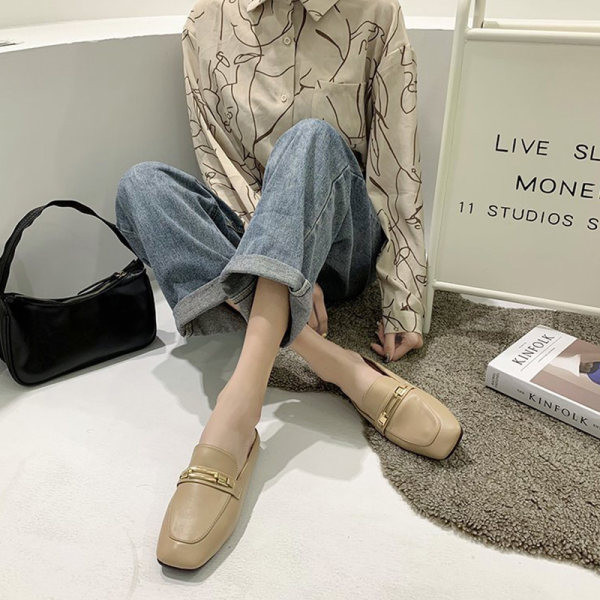 Kožne ženske casual papuče s metalnom kopčom