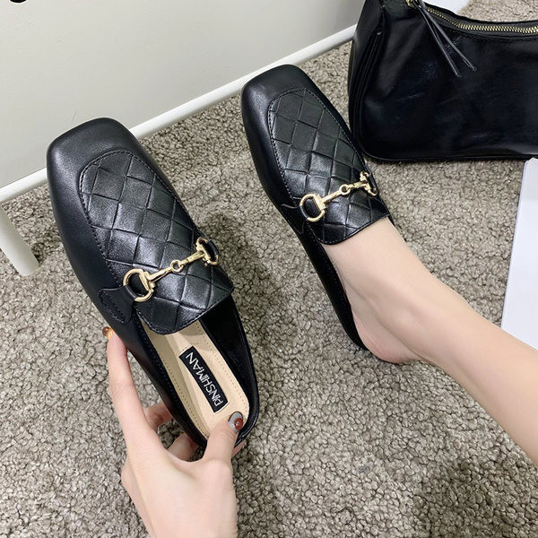 Ženske kožne papuče sa metalnim ukrasima u tri boje