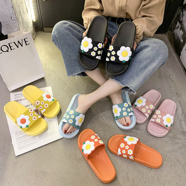 Ženske papuče s ravnim potplatom i cvjetićima