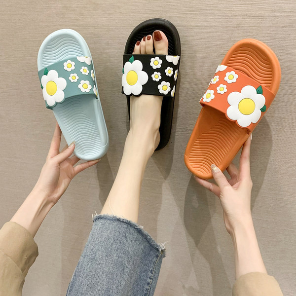 Ženske papuče s ravnim potplatom i cvjetićima