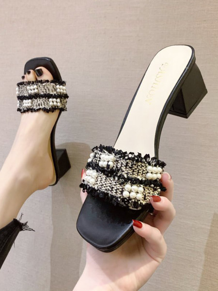 Casual papuče s tekstilnim naramenicama i perlama