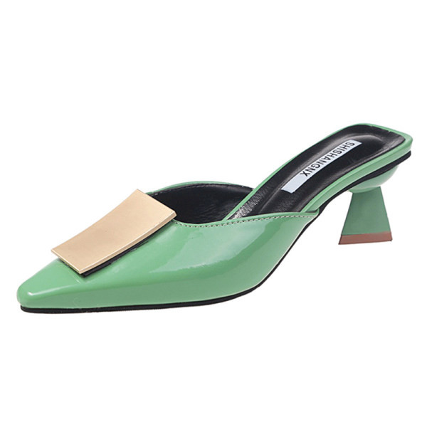 Ženske papuče od umjetne kože s nestandardnom petom