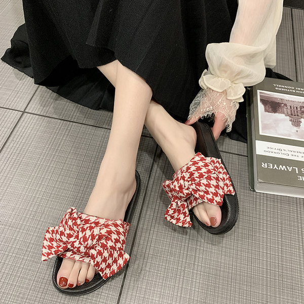 Model nou de papuci dama cu panglica - negru si rosu