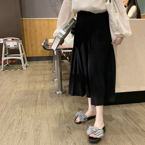 Model nou de papuci dama cu panglica - negru si rosu