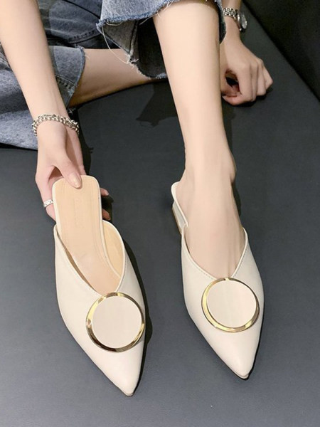 Papuci dama cu decor metalic si top ascutit