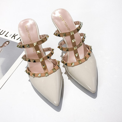 Γυναικείες μοντέρνες παντόφλες με τρουξ και λεπτό τακούνι