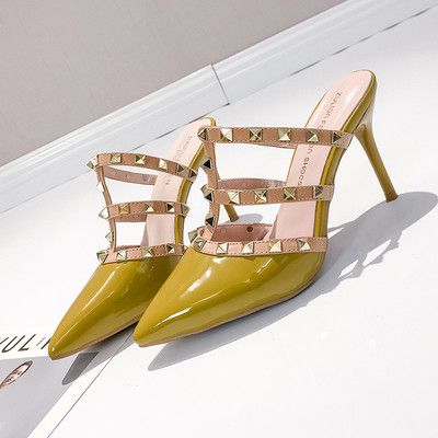 Γυναικείες μοντέρνες παντόφλες με τρουξ και λεπτό τακούνι