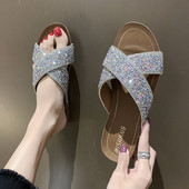 Ženske casual papuče sa sjajnim efektom i ravnim potplatom