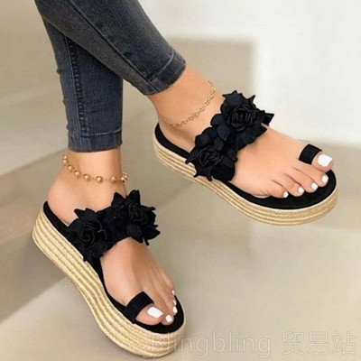 Papuci de dama pe platforma plata din piele intoarsa eco cu flori