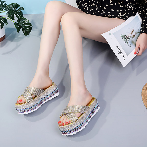 Moderne ženske svjetlucave papuče s platformom