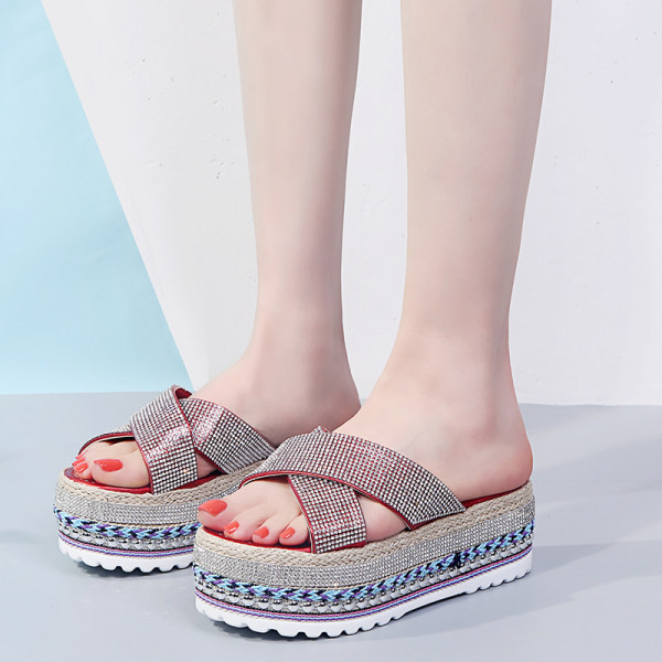 Moderne ženske svjetlucave papuče s platformom