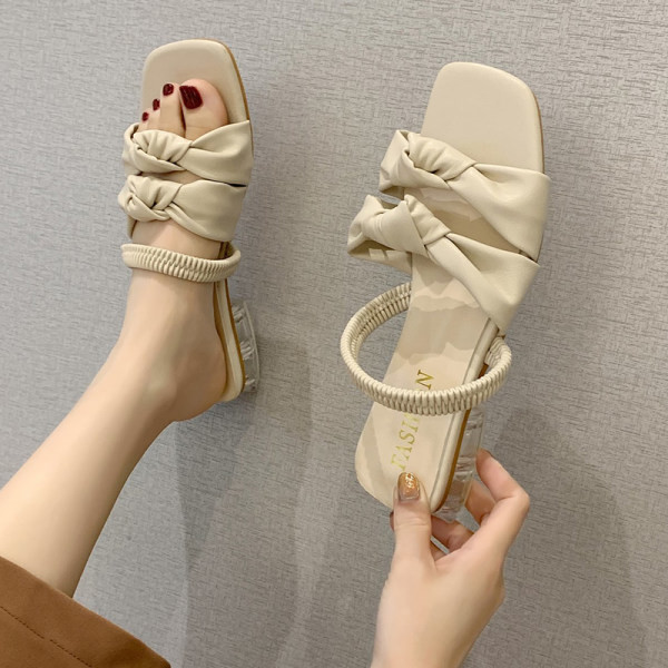 Kožne ženske papuče pogodne za ljeto