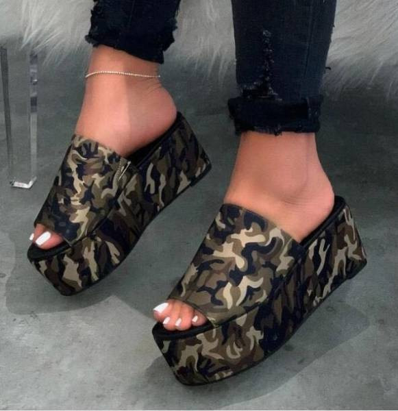 Moteriškos šlepetės ant platformos – dideli dydžiai