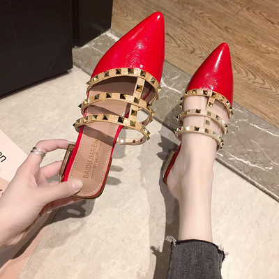 Μοντέρνες γυναικείες παντόφλες με τρουξ