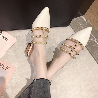 Μοντέρνες γυναικείες παντόφλες με τρουξ