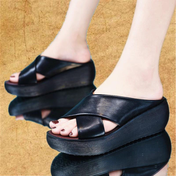 Papuci de damă cu platformă cu bretele încrucișate