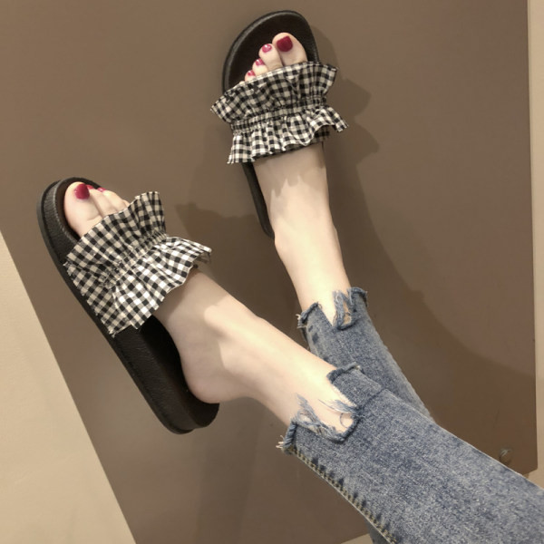 Pledinės moteriškos šlepetės lygiais padais