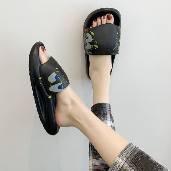 Moteriškos šlepetės su aplikacijomis ir storu padu