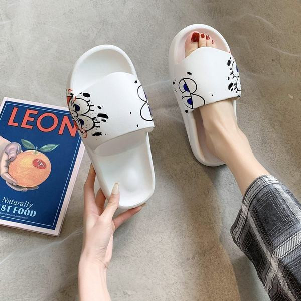 Moteriškos šlepetės su aplikacijomis ir storu padu