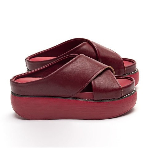 Casual papuče s poprečnim remenčićima od eko kože i visokom platformom