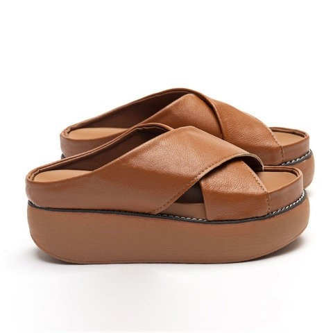 Casual papuče s poprečnim remenčićima od eko kože i visokom platformom