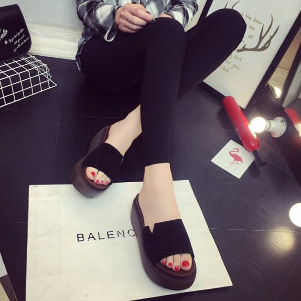 Model nou de papuci de dama cu platforma in trei culori