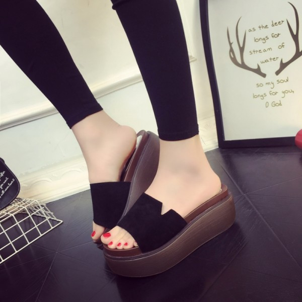 Model nou de papuci de dama cu platforma in trei culori