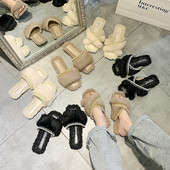 Μοντέρνες γυναικείες παντόφλες με πέρλες και επίπεδη σόλα