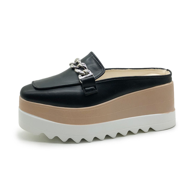 Papuci de dama din piele lacuita model rotunjita cu platforma