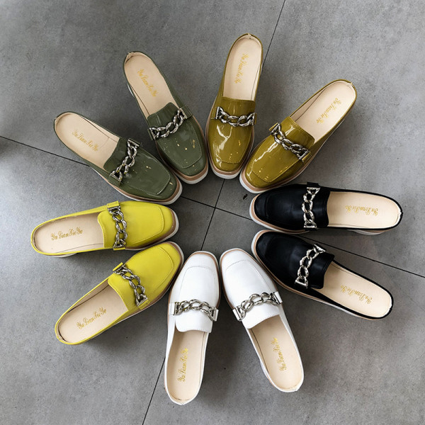 Papuci de dama din piele lacuita model rotunjita cu platforma