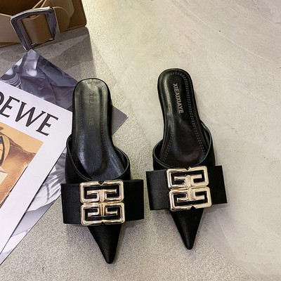 Γυναικείες παντόφλες μυτερό μοντέλο