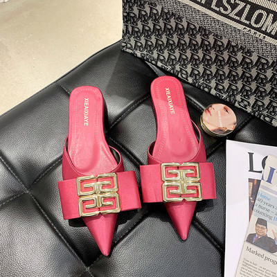 Γυναικείες παντόφλες μυτερό μοντέλο