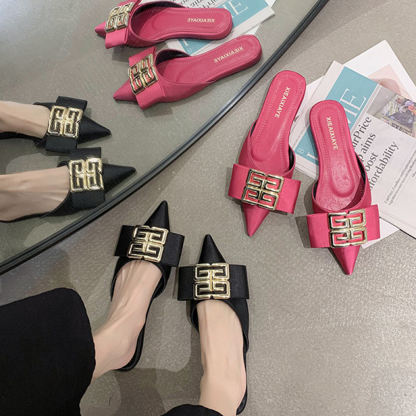 Γυναικείες παντόφλες  μυτερό μοντέλο 