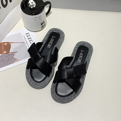 Νέο μοντέλο γυναικείες παντόφλες με γυαλιστερό αποτέλεσμα