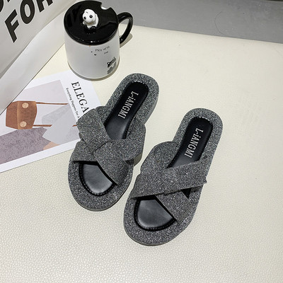 Νέο μοντέλο γυναικείες παντόφλες με γυαλιστερό αποτέλεσμα